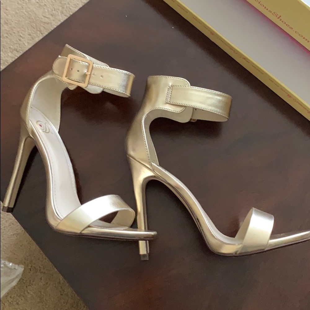 Gold high heels - Picture 4 of 4